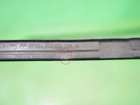 Listwa szyby czołowej prawa + lewa VW PASSAT B6 05-09