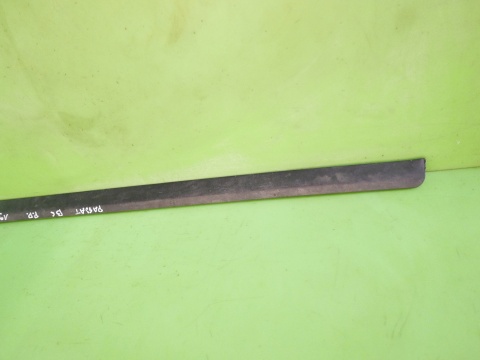 Listwa drzwiowa prawa przód dół VW PASSAT B6 SEDAN 05-09