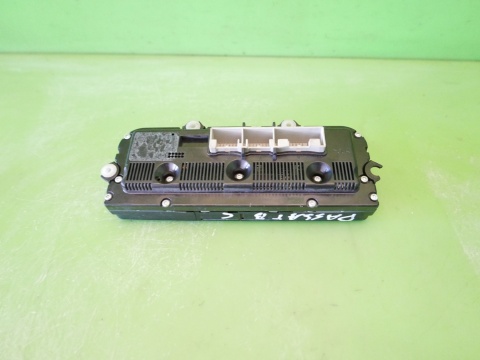 Panel nawiewu klimatyzacji grzane fotele VW PASSAT B6 05-09