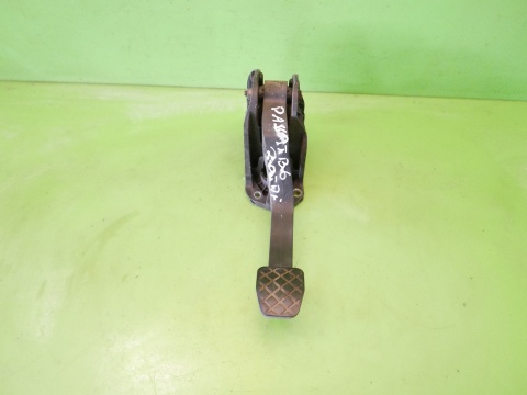 Pedał sprzęgła 3C1721059N VW PASSAT B6 2.0 TDI 8V 05-09