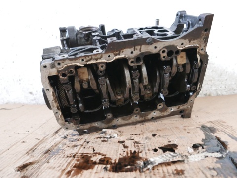 Blok dół silnika wał tłoki BMP VW PASSAT B6 2.0 TDI 8V 05-09