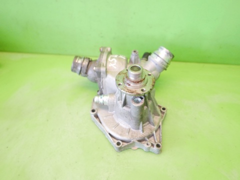 Obudowa króciec termostatu pompa wody skf 88832 BMW X5 E53 4.4 M62B44 99-03