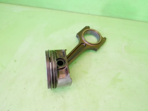 Tłok + korbowód 1708901D 91,99 BMW X5 E53 4.4 M62B44 99-03