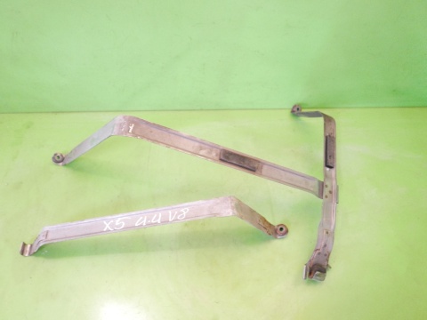 Listwy obejmy mocowania zbiornika paliwa BMW X5 E53 4.4 M62B44 99-03
