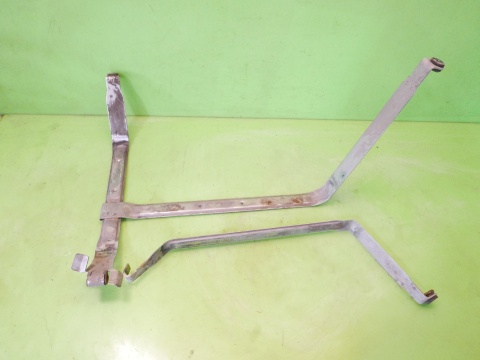 Listwy obejmy mocowania zbiornika paliwa BMW X5 E53 4.4 M62B44 99-03