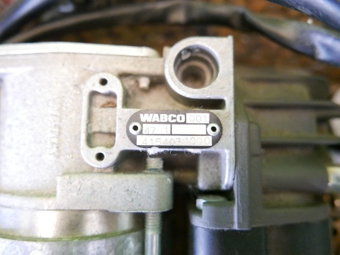Sprężarka kompresor pompa zawieszenia nivo 1082099 BMW X5 E53 4.4 M62B44