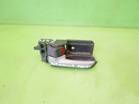 Klamka wewnętrzna lewa przód SUZUKI SX4 I GY RW SEDAN 06-09