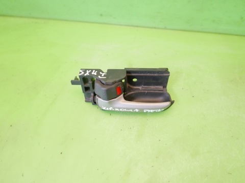 Klamka wewnętrzna lewa przód SUZUKI SX4 I GY RW SEDAN 06-09