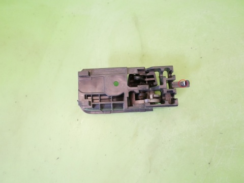 Klamka wewnętrzna lewa przód SUZUKI SX4 I GY RW SEDAN 06-09