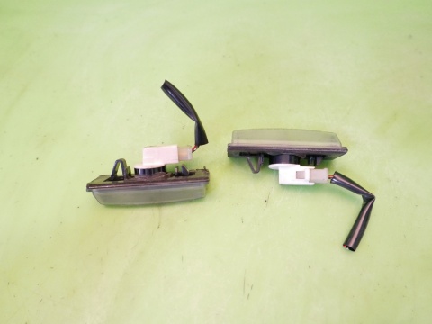 Lampki tablicy rejestracyjnej 3591055G0 SUZUKI SX4 I GY RW SEDAN 06-09