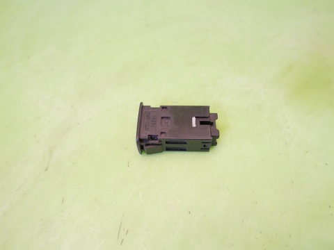 Przełącznik grzania fotela prawy SP221201A SUZUKI SX4 I GY RW SEDAN 06-09