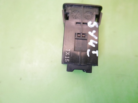Przełącznik grzania fotela prawy SP221201A SUZUKI SX4 I GY RW SEDAN 06-09