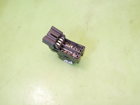 Przełącznik szyby prawy przód 5pin SUZUKI SX4 I GY RW SEDAN 06-09