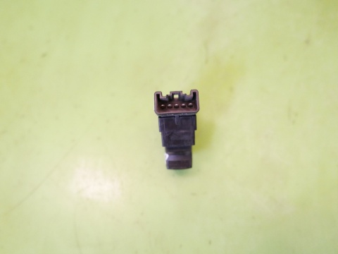 Przełącznik szyby prawy przód 5pin SUZUKI SX4 I GY RW SEDAN 06-09