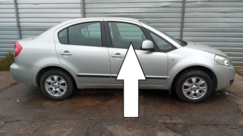 Szyba drzwiowa prawa przód duża SUZUKI SX4 I GY RW SEDAN 06-09