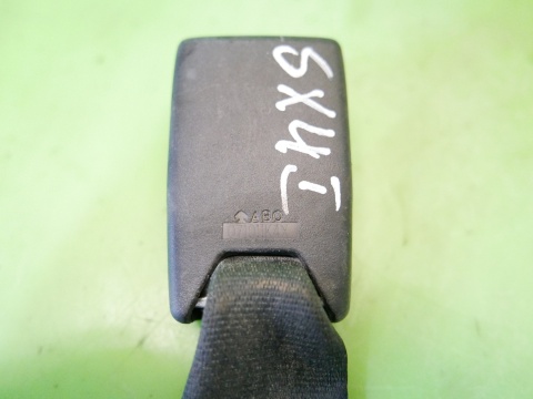 Zapięcie zatrzask pasa lewy tył SUZUKI SX4 I GY RW SEDAN 06-09