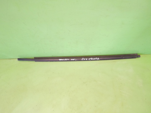 Listwa zgarniająca prawa przód SUZUKI SX4 I GY RW SEDAN 06-09