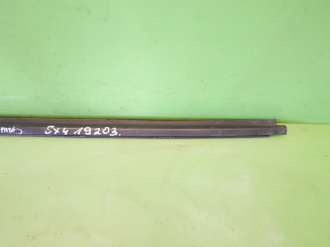 Listwa zgarniająca prawa przód SUZUKI SX4 I GY RW SEDAN 06-09