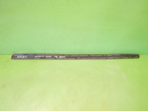 Listwa drzwiowa lewa przód SUZUKI SX4 I GY RW SEDAN 06-09