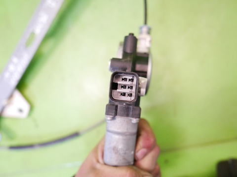 Mechanizm podnośnik szyby prawy przód 2pin HONDA FRV FR-V I BE5 04-07