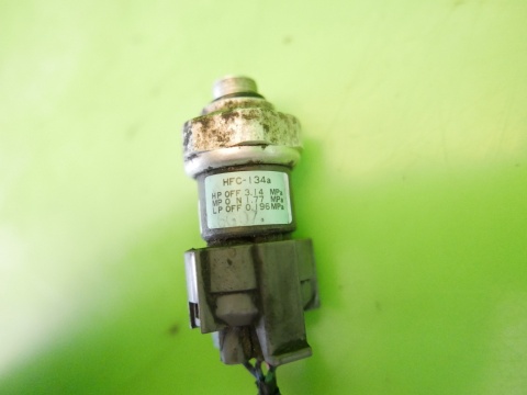 Czujnik ciśnienia klimatyzacji 4pin HONDA FRV FR-V I BE5 2.2 i-CDTI 04-07