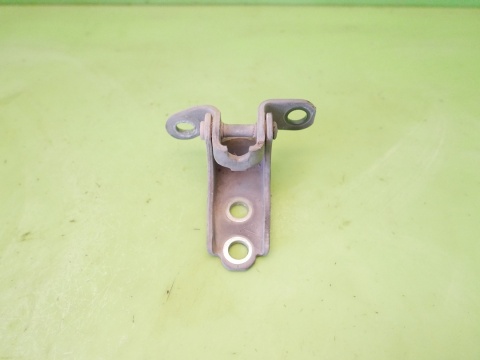 Zawias prawy przód dół NH684P HONDA FRV FR-V I BE5 04-07