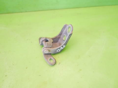 Zawias prawy przód dół NH684P HONDA FRV FR-V I BE5 04-07