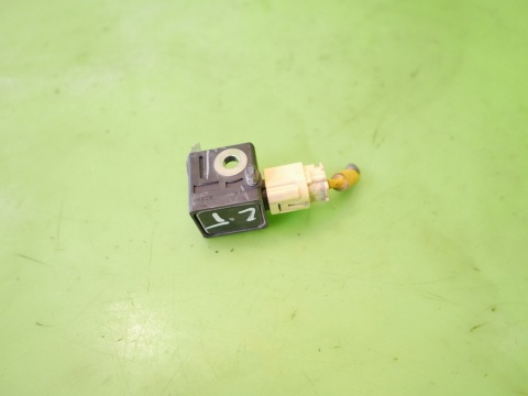 Czujnik uderzeniowy 77970-SFE-B110-M2 HONDA FRV FR-V I BE5 2.2 i-CTDI 04-07