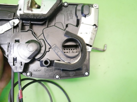 Centralny zamek drzwi lewy przód 8pin SUZUKI SWIFT EZ HB 5D 05-08
