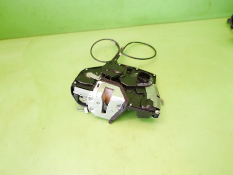 Centralny zamek drzwi prawy przód 8pin SUZUKI SWIFT EZ HB 5D 05-08