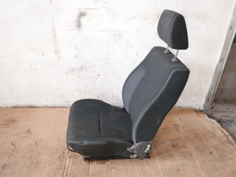 Fotel pasażera prawy przód grzany SUZUKI SWIFT EZ HB 5D 05-08