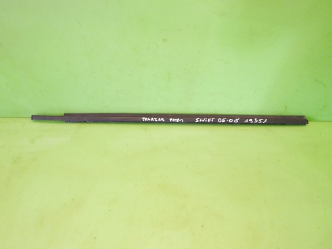 Listwa zgarniająca prawa przód SUZUKI SWIFT EZ HB 5D 05-08