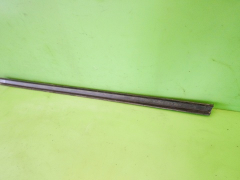 Listwa zgarniająca prawa przód SUZUKI SWIFT EZ HB 5D 05-08