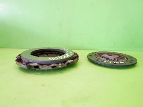 Tarcza + docisk sprzęgła 8200527569 8200335084 DACIA DUSTER I HS 1.5 DCI 10-13