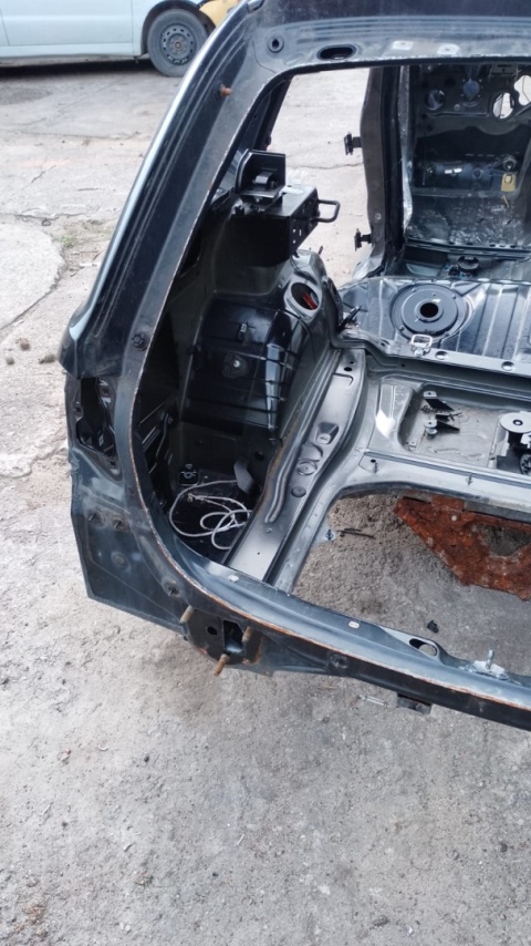 Błotnik lewy tył tylny poszycie 475/9 BMW E91 325d KOMBI 04-08