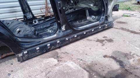 Próg prawy 475/9 BMW E91 325d KOMBI 04-08