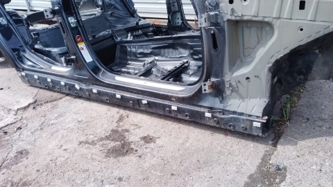 Próg prawy 475/9 BMW E91 325d KOMBI 04-08