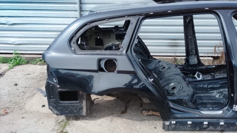 Błotnik prawy tył tylny poszycie 475/9 BMW E91 325d KOMBI 04-08