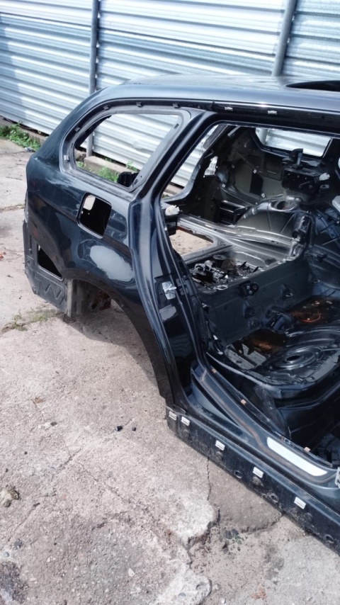 Błotnik prawy tył tylny poszycie 475/9 BMW E91 325d KOMBI 04-08