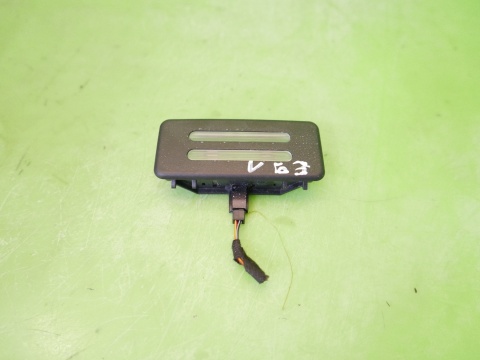 Lampka oświetlenie wnętrza kabiny 6962013 BMW E91 325d 04-08