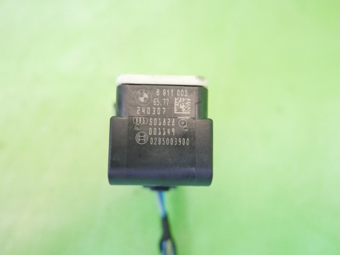 Czujnik uderzeniowy 65.77-6911003 0285003900 BMW E91 325d 3.0 D KOMBI 04-08