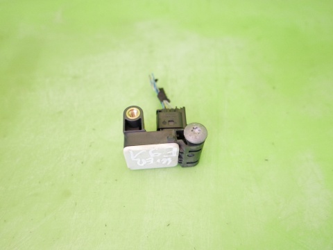Czujnik uderzeniowy 65.77-6911003 0285003900 BMW E91 325d 3.0 D KOMBI 04-08