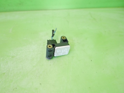 Czujnik uderzeniowy 65.77-6911003 0285003900 BMW E91 325d 3.0 D KOMBI 04-08