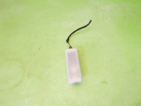 Lampka oświetlenie wnętrza kabiny 6972605 hella BMW E91 325d 04-08