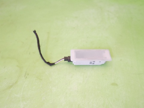 Lampka oświetlenie wnętrza kabiny 6972605 hella BMW E91 325d 04-08