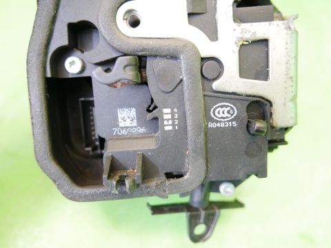Centralny zamek prawy tył 7060296 7pin BMW E91 325d KOMBI 04-08