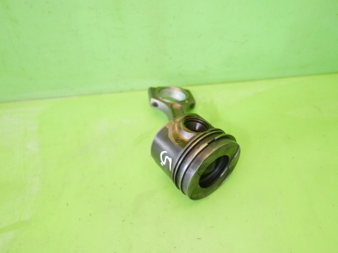 Tłok + korbowód BMW E91 325d 3.0 D M57 306D3 197KM 04-08