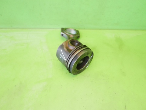 Tłok + korbowód BMW E91 325d 3.0 D M57 306D3 197KM 04-08
