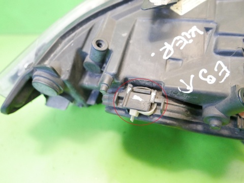 Reflektor lampa lewa przód xenon skrętny ahl ZKW 6942743 BMW E91 325d 04-08