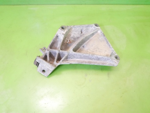 Łapa silnika lewa 22.11-6760311-05 BMW E91 325d 3.0 D M57 04-08